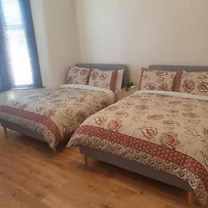 London Luxury 2 Bedroom Flat 5min Walk From Overground, With Free Wifi, Free Parking-sleeps X6 Apartment
