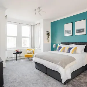 Business & Leisure 2 Bedroom & Parking By Damask Homes Apartment